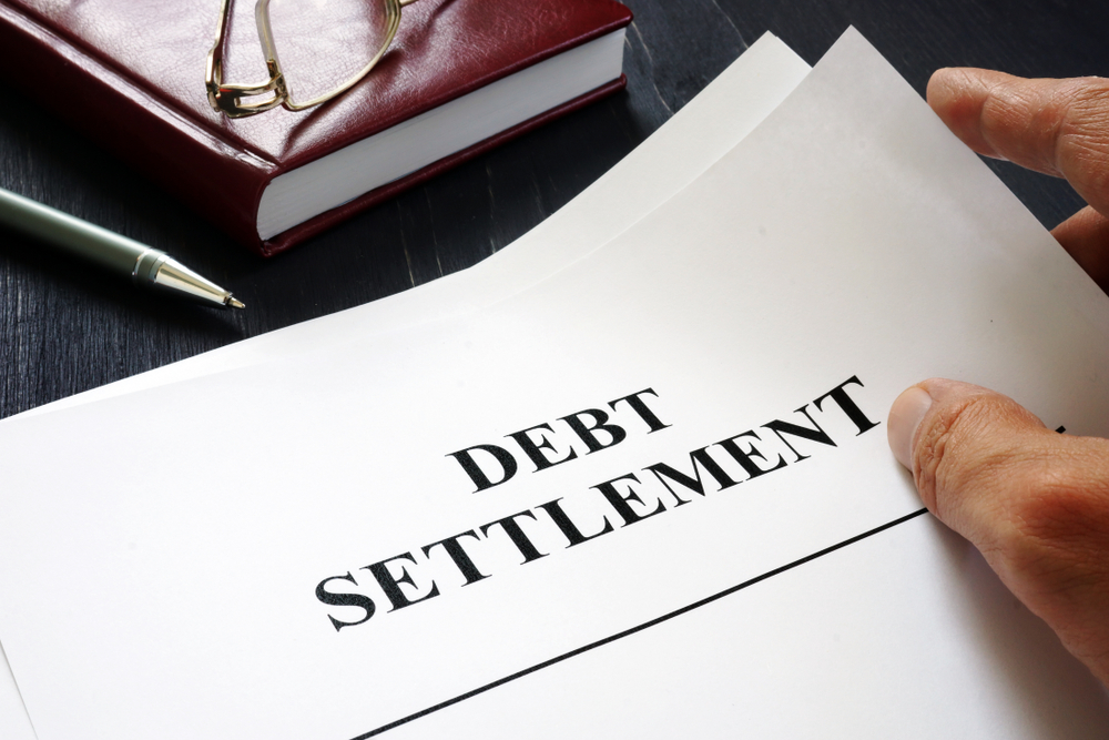 Pros and Cons of Debt Settlement Instead of Bankruptcy in California